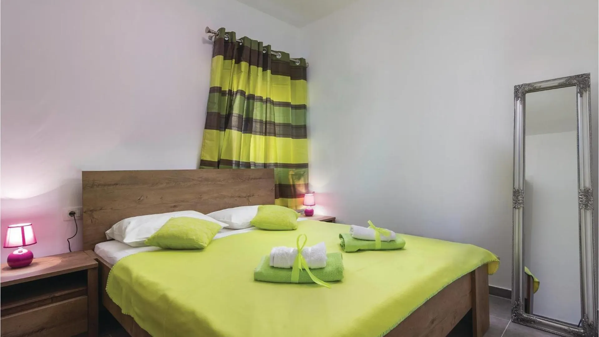 1 Bedroom Gorgeous Apartment In Novigrad Novigrad